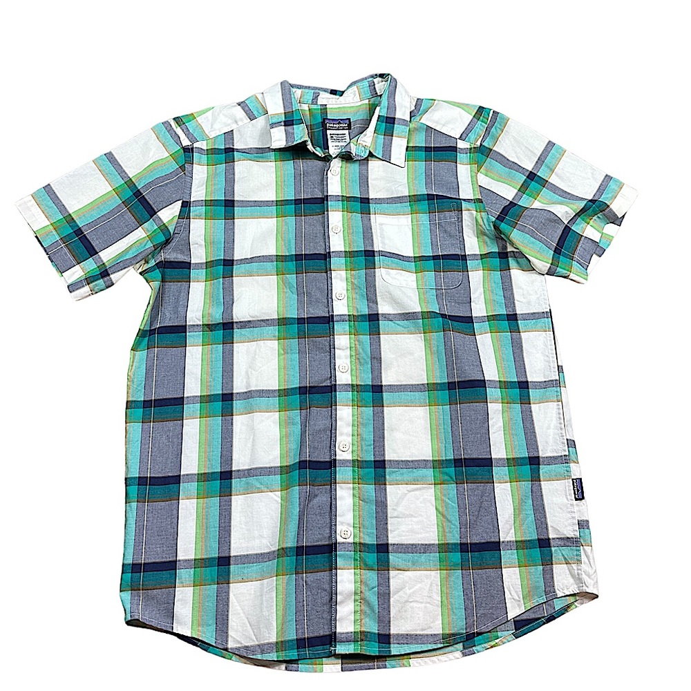 PATAGONIA: Men’s Green Short Sleeve Button-Up Collared Shirt -Size Large